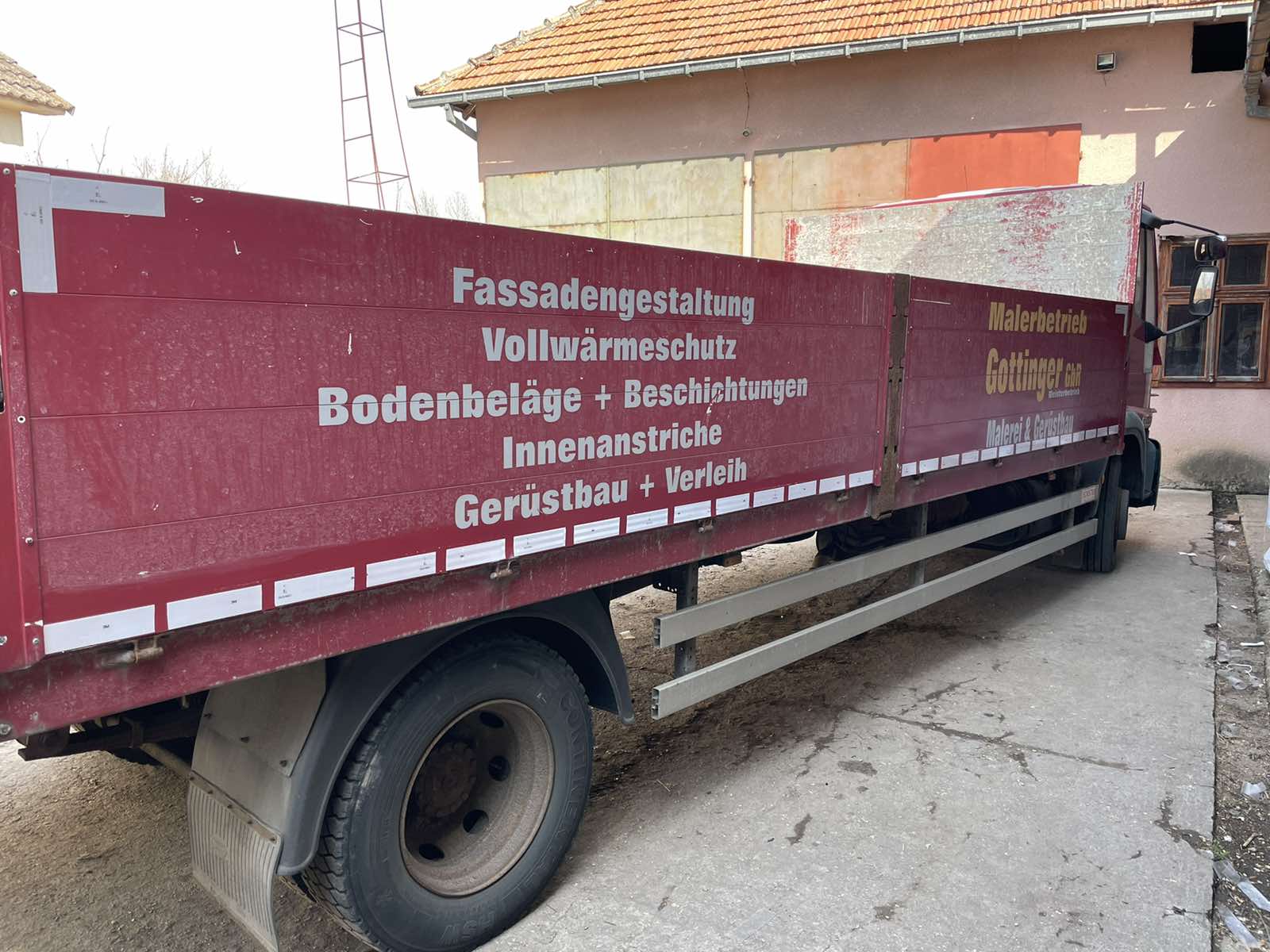 kamion, prevoz kamionom, usluzni prevoz, kran, utovar, istovar, utovar kranom, istovar kranom, prevoz robe, utovar robe, istovar robe, iznajmljivanje krana, kamion sa kranom